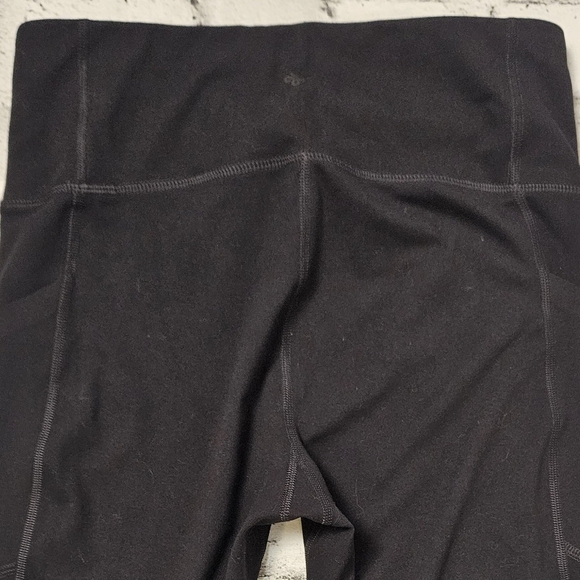 Shambhala Women's Black Cropped Leggings - Picture 4 of 9